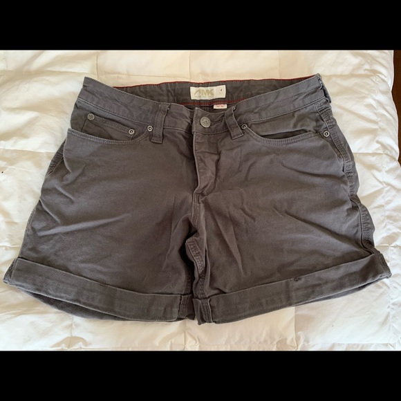 Mountain Khakis Charcoal Gray Shorts, Size 4, Relaxed Fit, Mid-rise - Picture 1 of 4